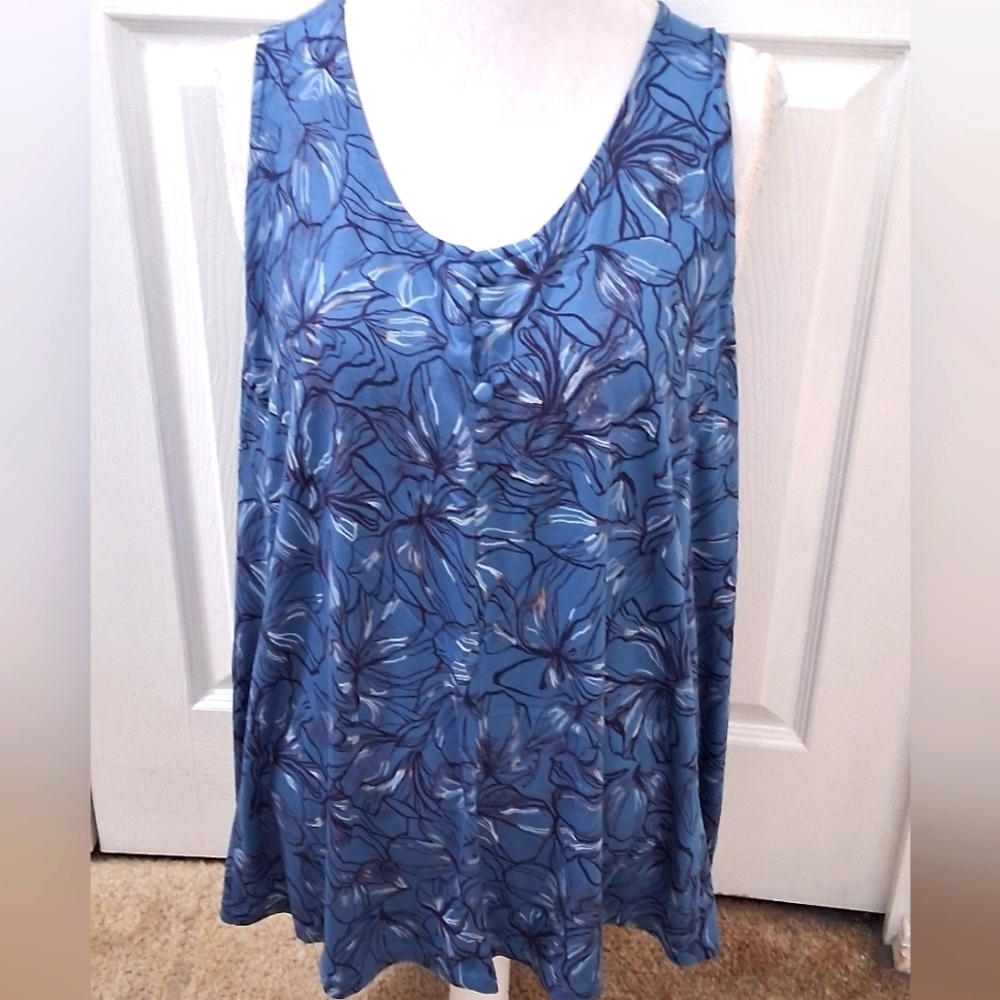 NWT Floral Blue Sleeveless Top Size 1X
